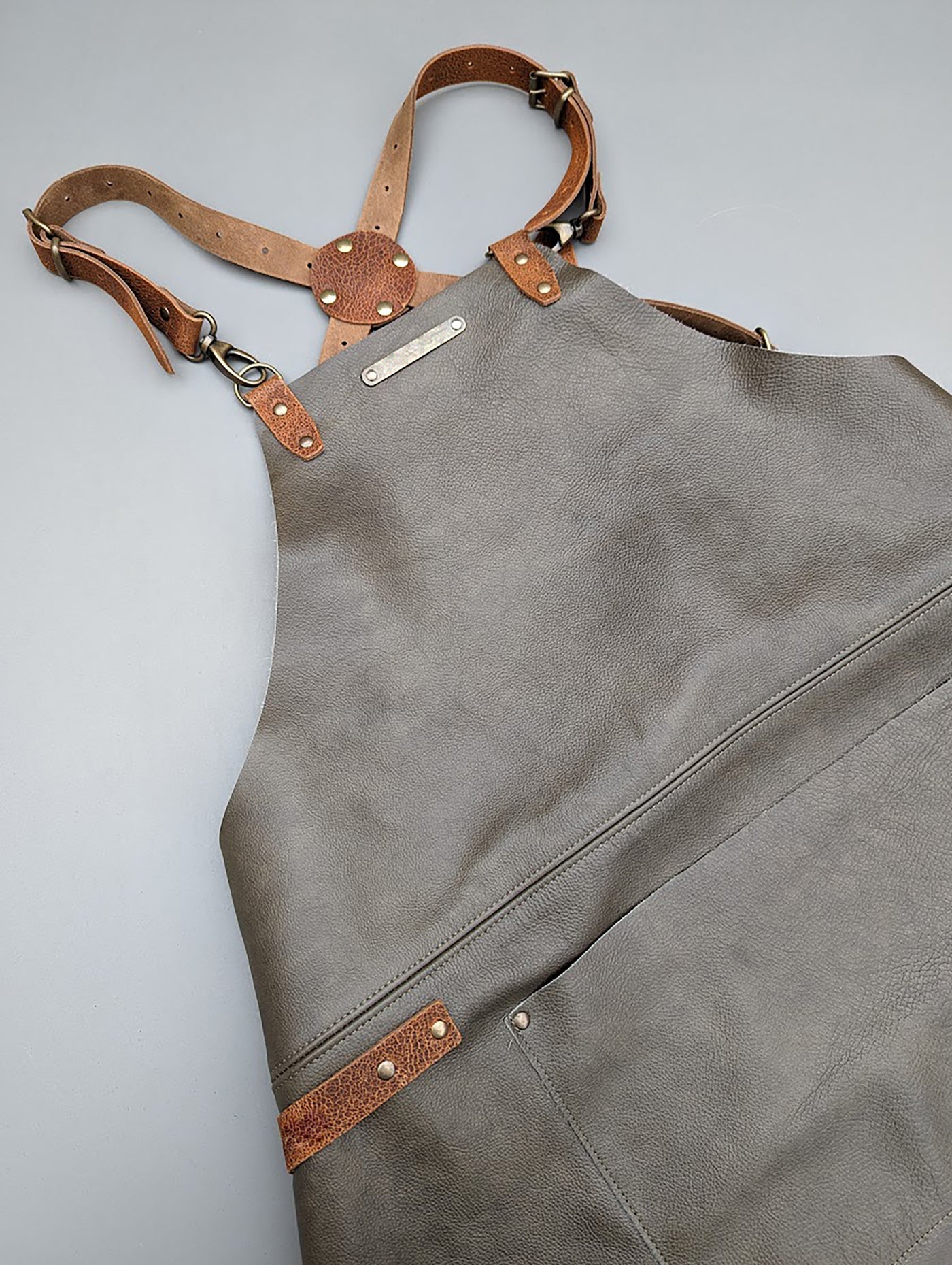 Cross strap apron
